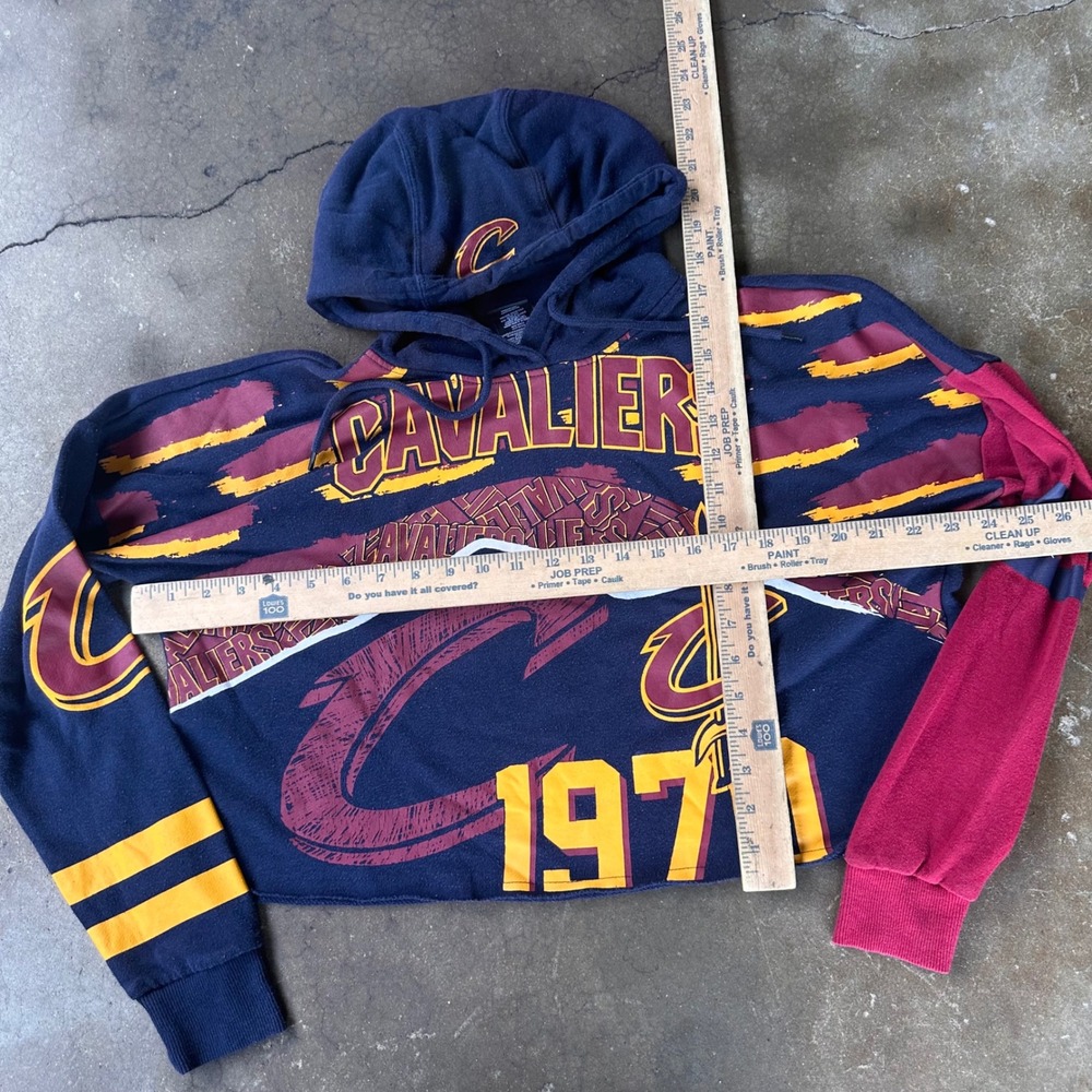 NBA Cleveland Cavaliers Hoodie Womens Medium Navy Excellent Cropped Graphic - Picture 4 of 4